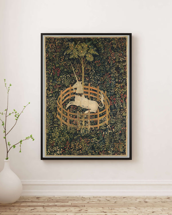 Bahçede Dinlenen Tekboynuz Fine Art Baskı